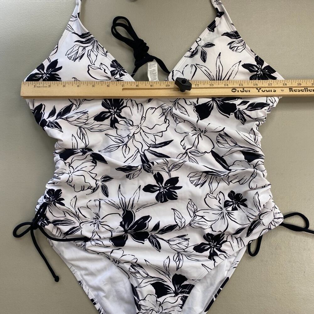 Cupshe One Piece Swimsuit Womens XL Floral Ruched Sides Halter Black White NEW - Picture 10 of 15